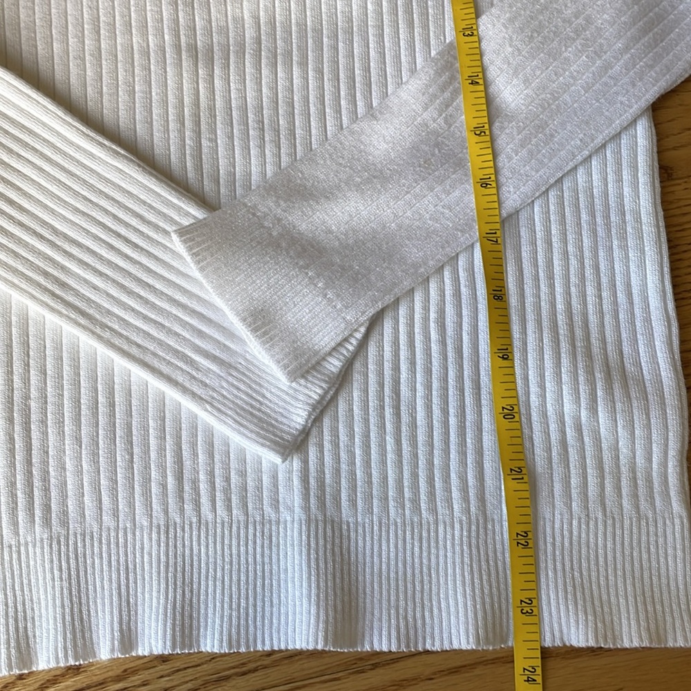 Forever 21 White Sweater NWOT - Picture 8 of 8